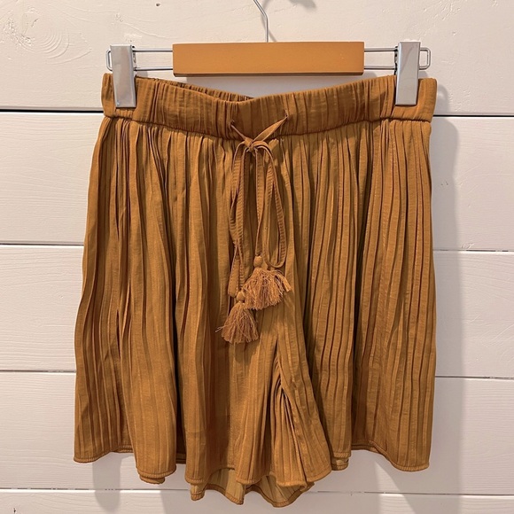 Pleated Mustard Shorts – ZARA – Size S 💛 - Picture 1 of 9